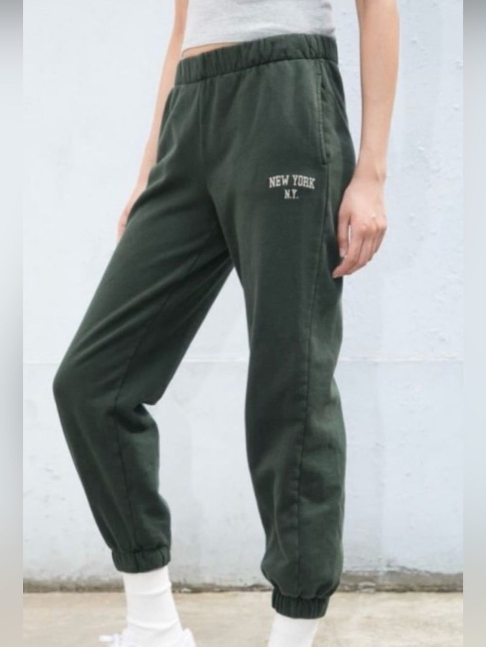 Brandy Melville Rosa New York Joggers Sweats Forest Green Embroidered Sweatpants